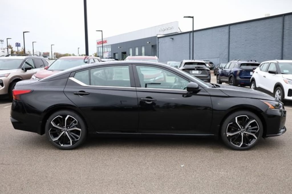 New 2025 Nissan Altima SR Sedan
