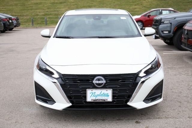 2025 Nissan Altima SV photo 3