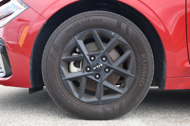 2025 Kia K5 LXS - Photo 8