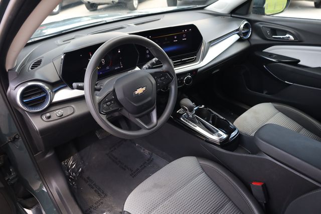 2025 Chevrolet Trax LT - Photo 12