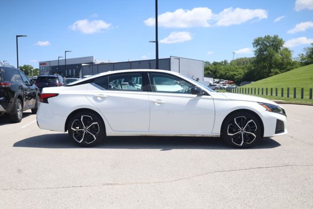 Used 2025 Nissan Altima SR Sedan