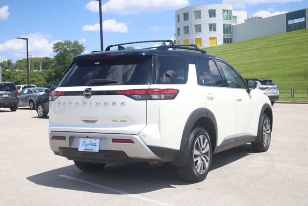 Used 2023 Nissan Pathfinder SL SUV