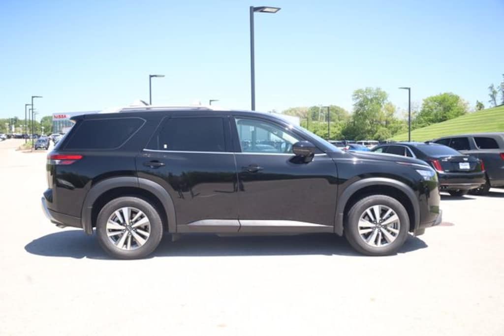 Used 2025 Nissan Pathfinder SL SUV