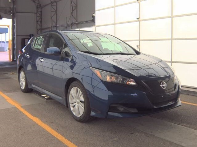 2024 Nissan Leaf S photo 2