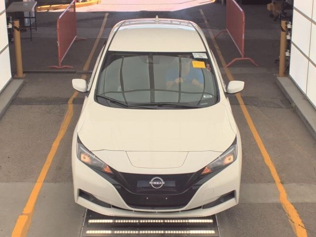 2025 Nissan Leaf S photo 2