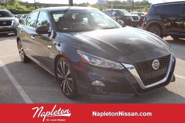 Used 2020 Nissan Altima Platinum with VIN 1N4AL4FV2LN306040 for sale in Saint Louis, MO