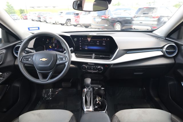 2025 Chevrolet Trax LT - Photo 16