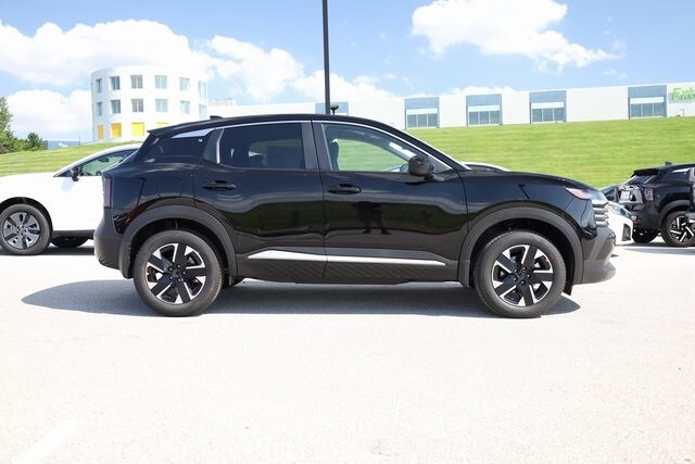 2025 Nissan Kicks SV photo 3