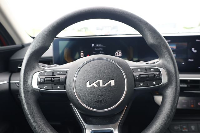 2025 Kia K5 LXS - Photo 14