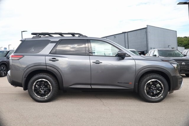 2025 Nissan Pathfinder Rock Creek photo 2