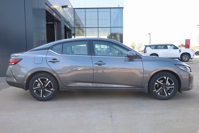2025 Nissan Sentra SV photo 3