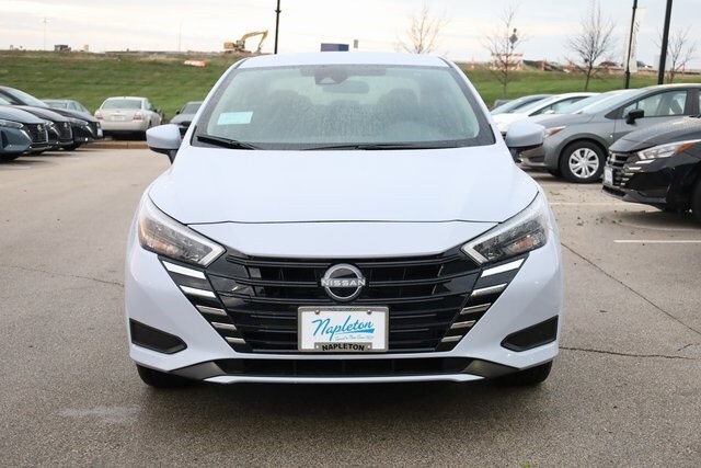 2025 Nissan Versa 1.6 SV photo 3