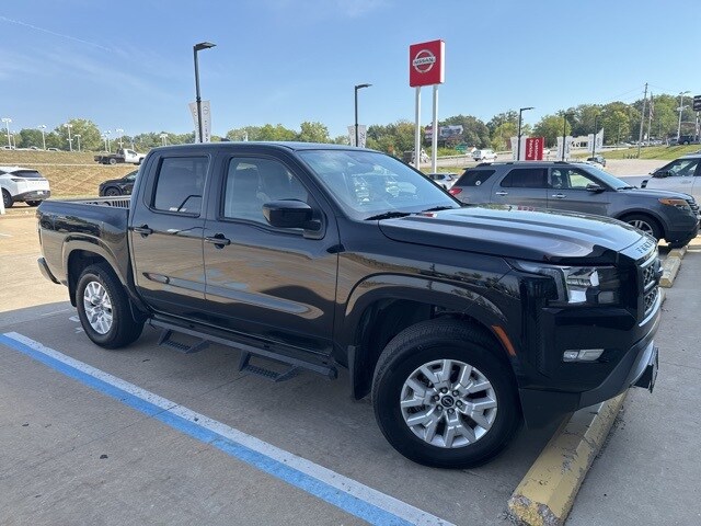 2024 Nissan Frontier SV photo 2