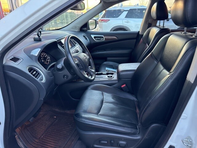 2020 Nissan Pathfinder Platinum photo 3