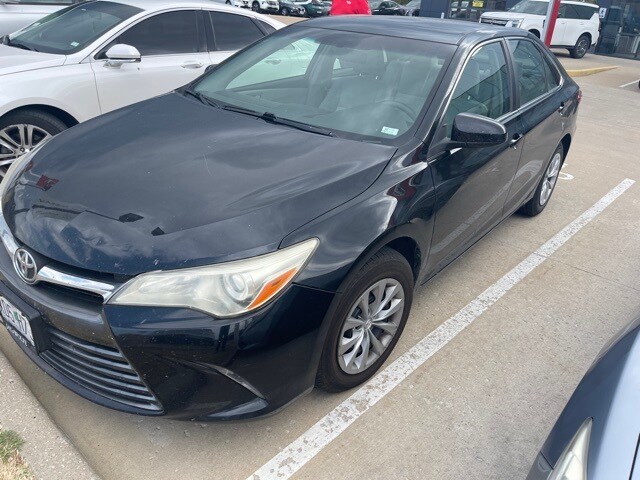 2015 Toyota Camry LE photo 2