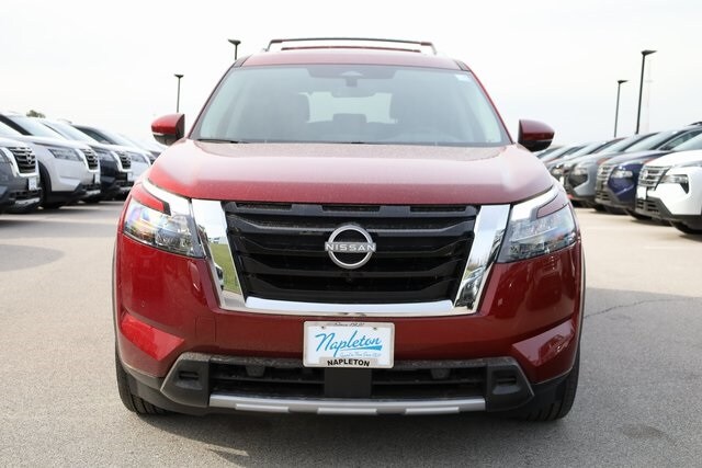 2025 Nissan Pathfinder Platinum photo 3