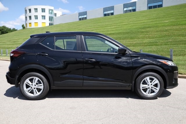 2025 Nissan Kicks Play S photo 3