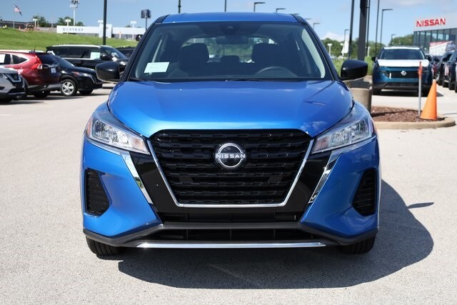 2025 Nissan Kicks Play S photo 3