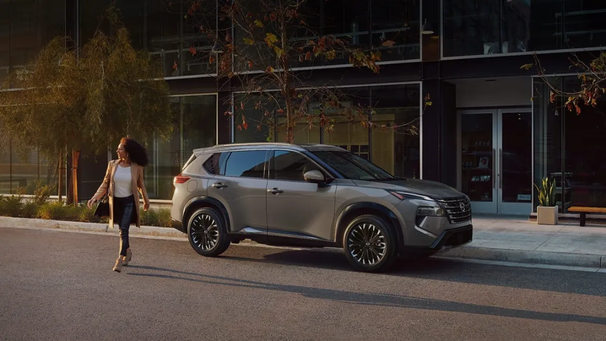 Nissan Rogue Platinum AWD two-tone paint