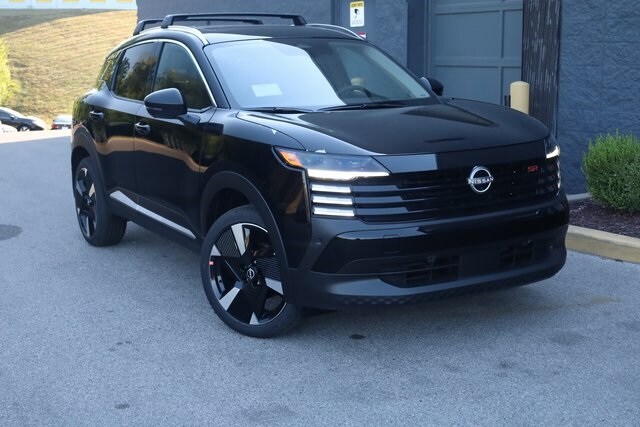 2026 Nissan Kicks SR photo 2