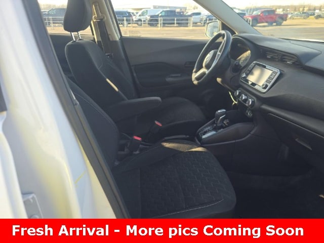 2022 Nissan Kicks S's photo