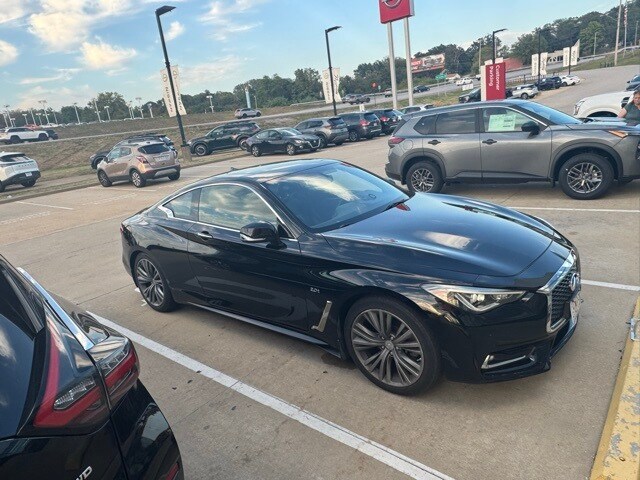 2017 Infiniti Q60 2.0t Premium photo 4