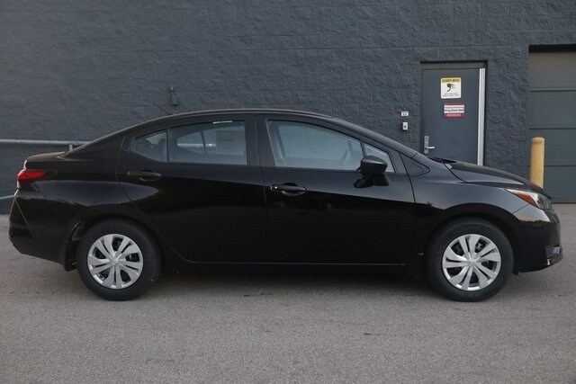 2025 Nissan Versa 1.6 S photo 4