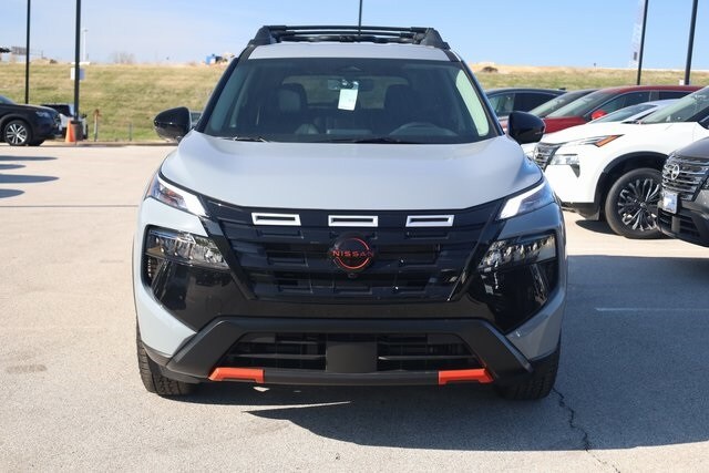 2026 Nissan Rogue SV photo 2