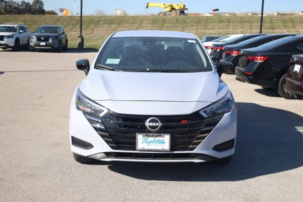 New 2025 Nissan Versa 1.6 SR Sedan