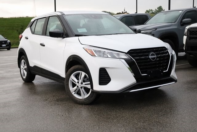 2025 Nissan Kicks Play S photo 2