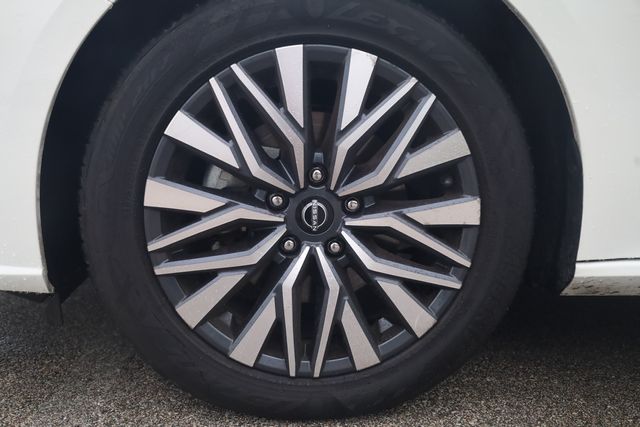 2025 Nissan Altima SV - Photo 6