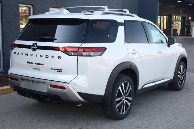 2025 Nissan Pathfinder Platinum photo 3