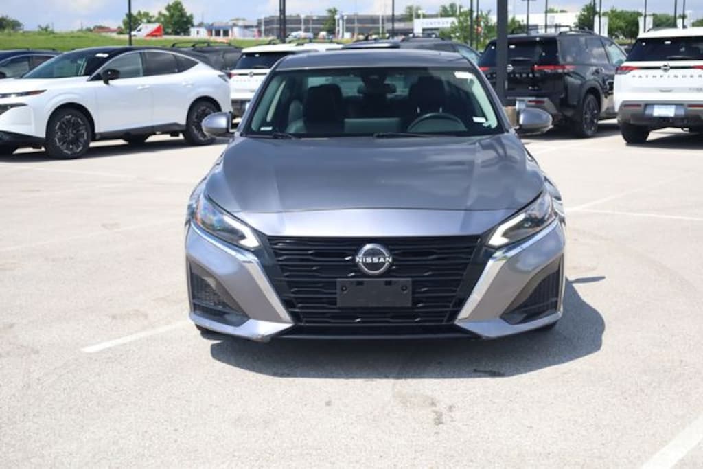Used 2023 Nissan Altima 2.5 SL Sedan