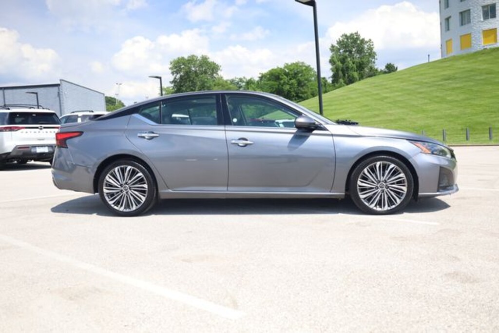 Used 2023 Nissan Altima 2.5 SL Sedan