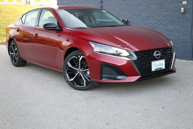 2025 Nissan Altima SR photo 2