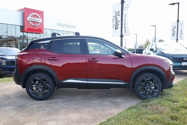 2025 Nissan Kicks SR photo 3