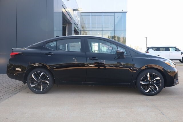 2025 Nissan Versa 1.6 SR photo 3