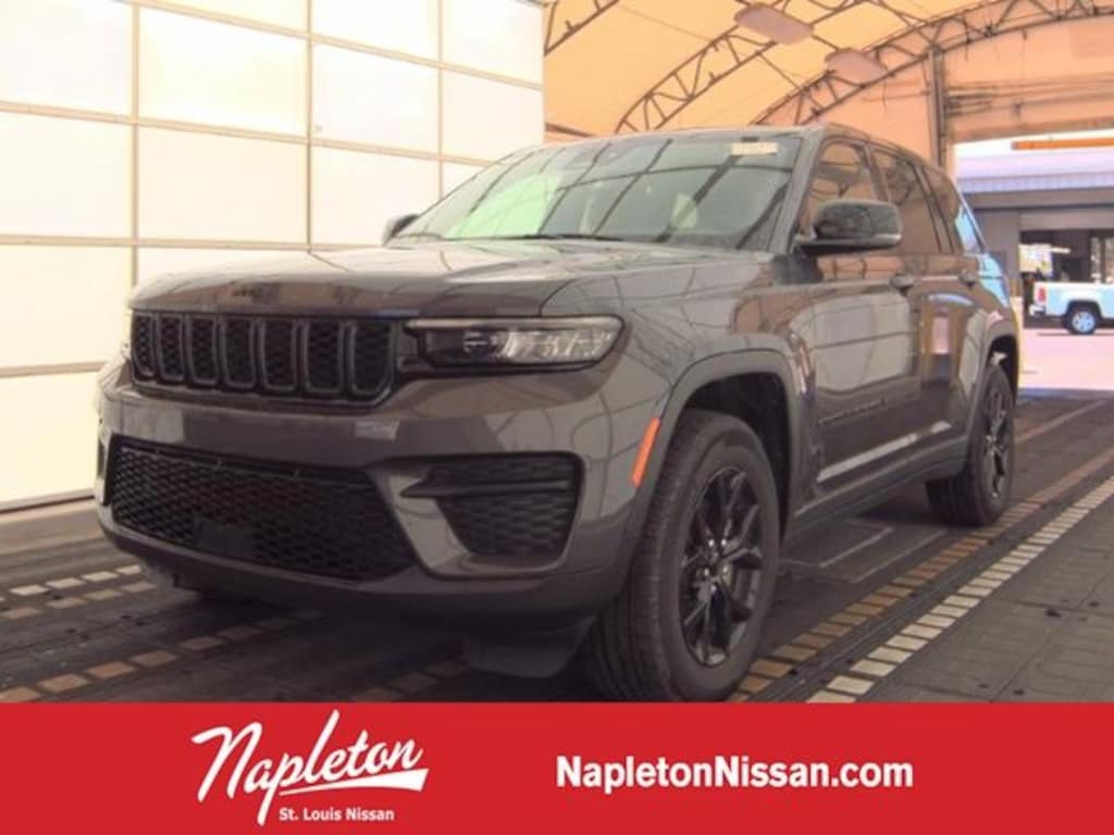 Used 2024 Jeep Grand Cherokee Laredo SUV