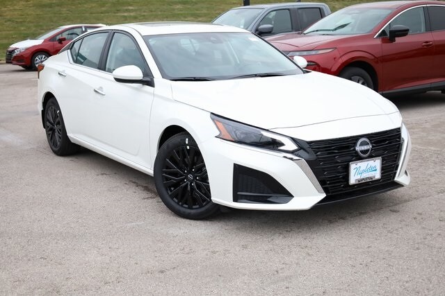 2025 Nissan Altima SV photo 2