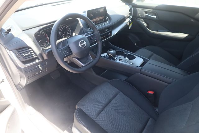 2026 Nissan Rogue SV - Photo 8