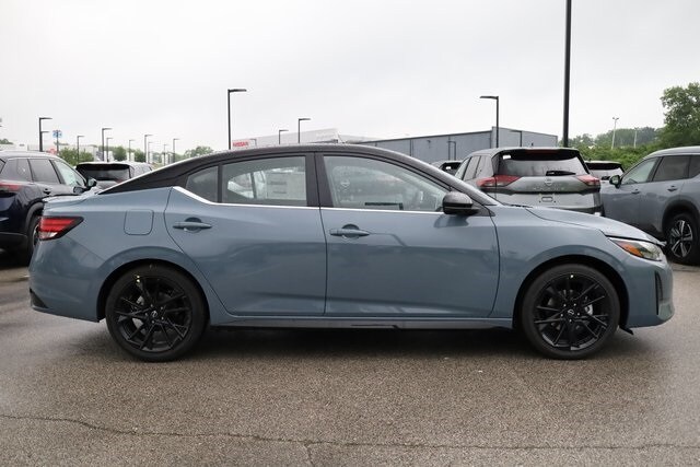 2025 Nissan Sentra SR photo 3