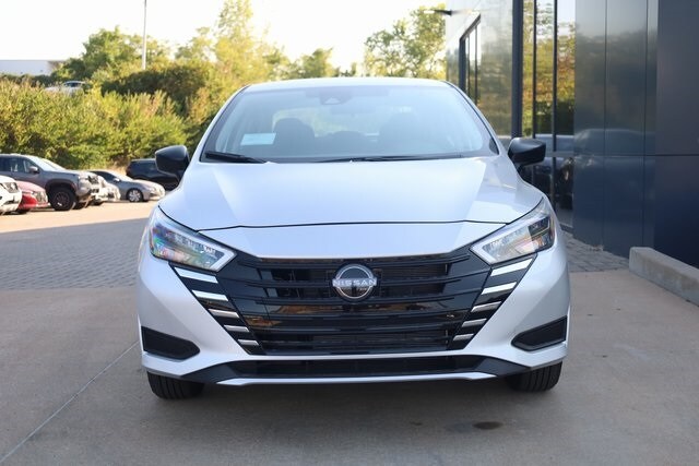 2025 Nissan Versa 1.6 S photo 3