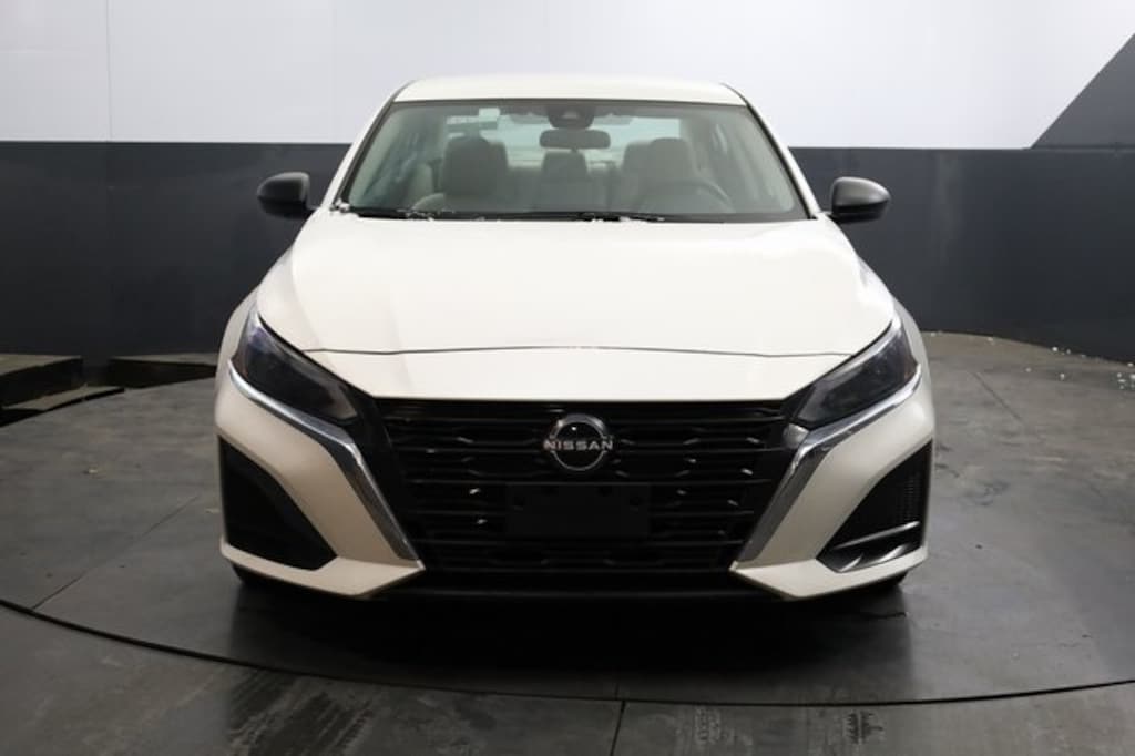 Used 2024 Nissan Altima 2.5 SV Sedan