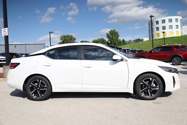 2025 Nissan Sentra SV photo 4