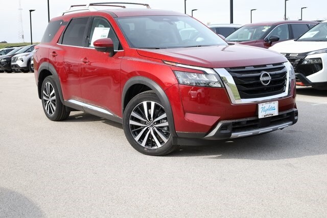 2025 Nissan Pathfinder Platinum photo 2