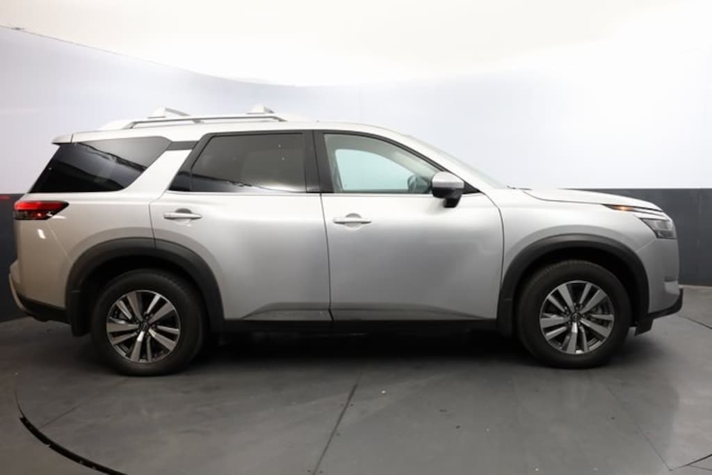 Used 2024 Nissan Pathfinder SL SUV
