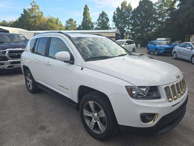 2017 Jeep Compass Latitude photo 3
