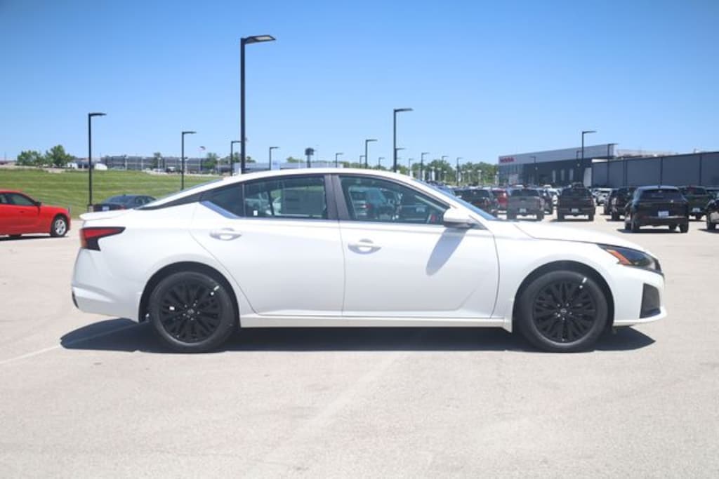 New 2026 Nissan Altima SV Sedan