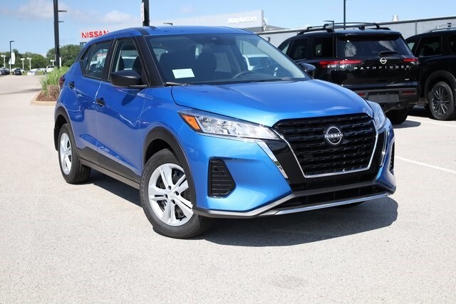 2025 Nissan Kicks Play S photo 2