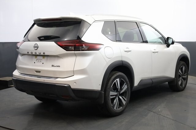 2025 Nissan Rogue SL photo 3